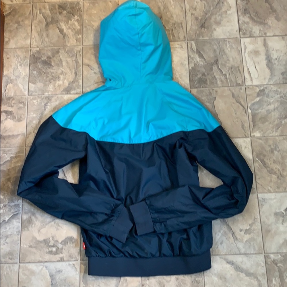 Nike Wind Breaker - Picture 4 of 4